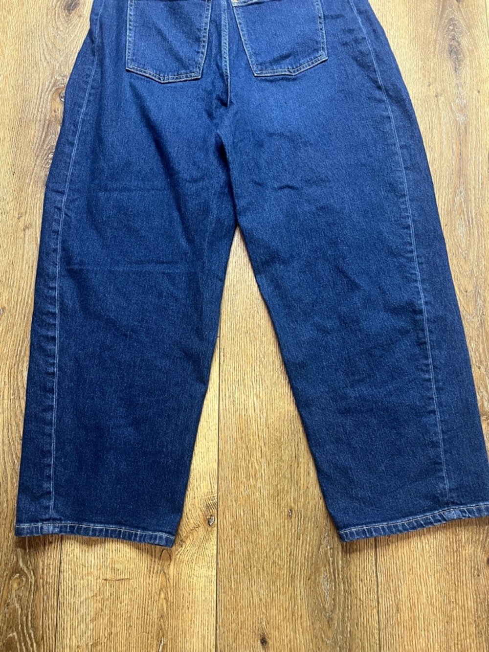 SPANX Barrel Leg Jeans in Medium Wash Size L - Picture 8 of 10